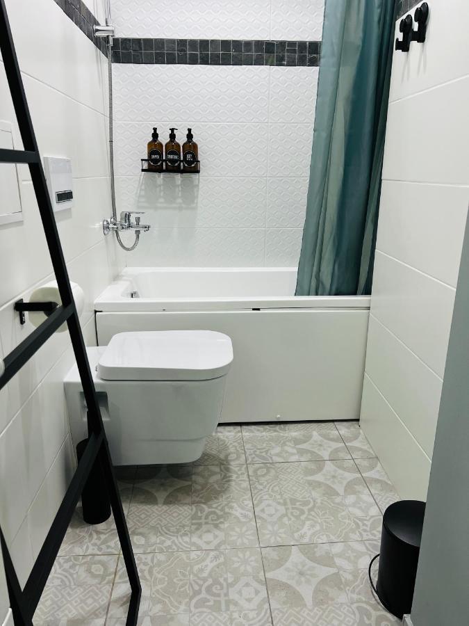 The Right Coast Apartment With Free Private Parking Riga Eksteriør billede